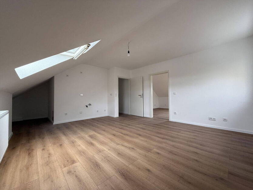 Frisch sanierte 44 m² Dachgeschoss-SingleWohnung - nur 3 Min. zum Phoenixsee, Dortmund-Schüren