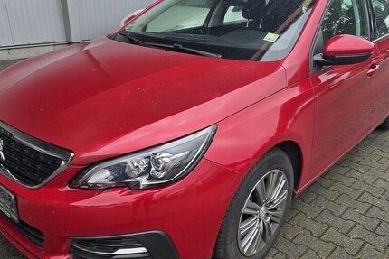 Peugeot 308 II 1.2 Pure Tech 130 97.597 km 2.950 &euro; Wilsdruff 01723