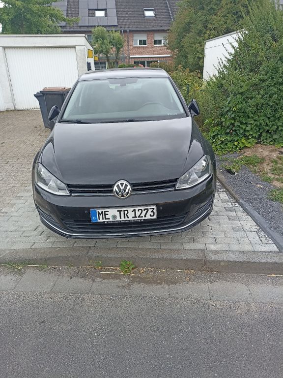 VW Golf 128.000 km 10.900 € Hilden 40724