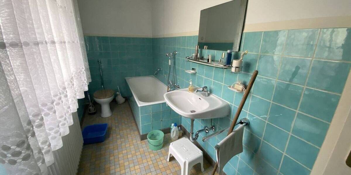 BIETERVERFAHREN - PROVISIONSFREI für Käufer - Einfamilienhaus mit Entwicklungsspielraum 4 zimmer