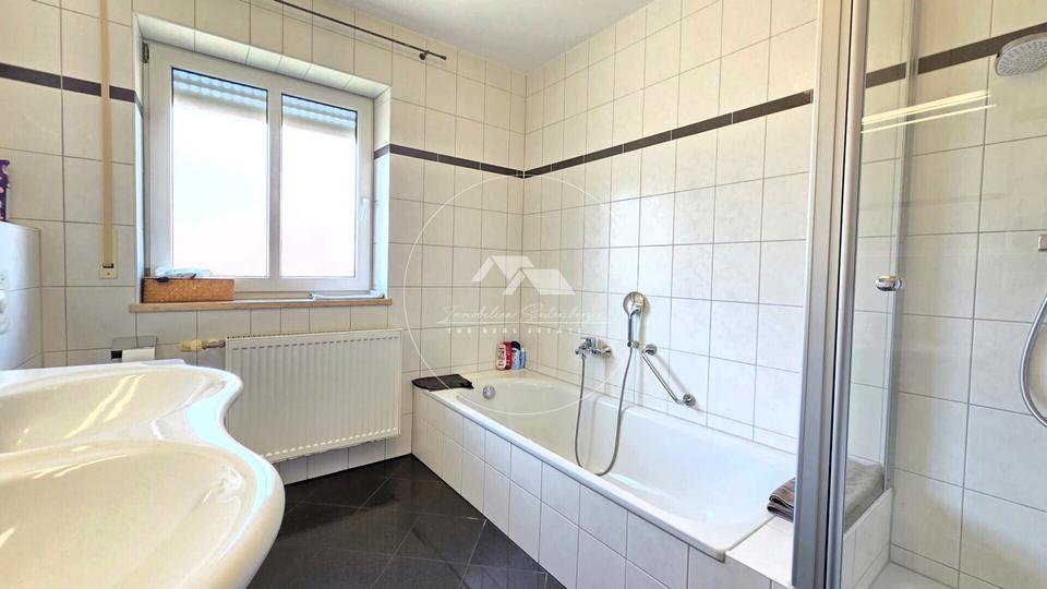 Doppelhaushälfte Parsberg - 6 Zimmer, 140 m&sup2;, 1.800&euro; | Angebot:26141182