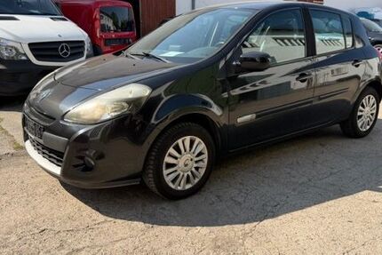 Renault Clio 75.000 km 2.890 &euro; Halle 06118