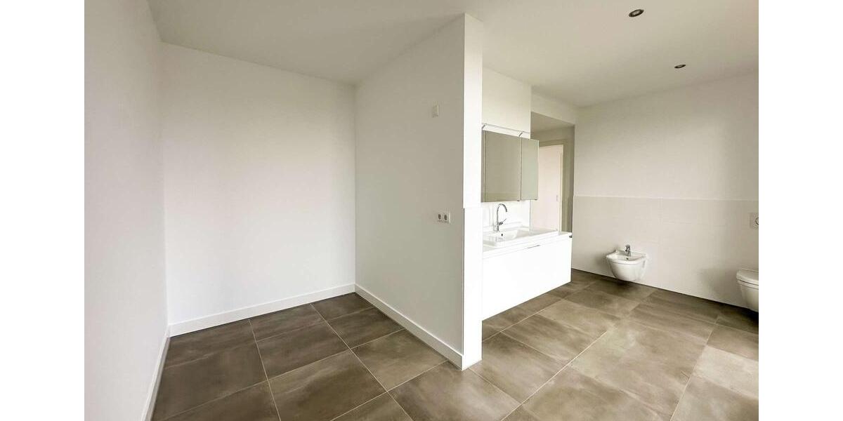 Einfamilienhaus Zwenkau - 6 Zimmer, 257 m&sup2;, 3.000&euro; | Angebot:24474777