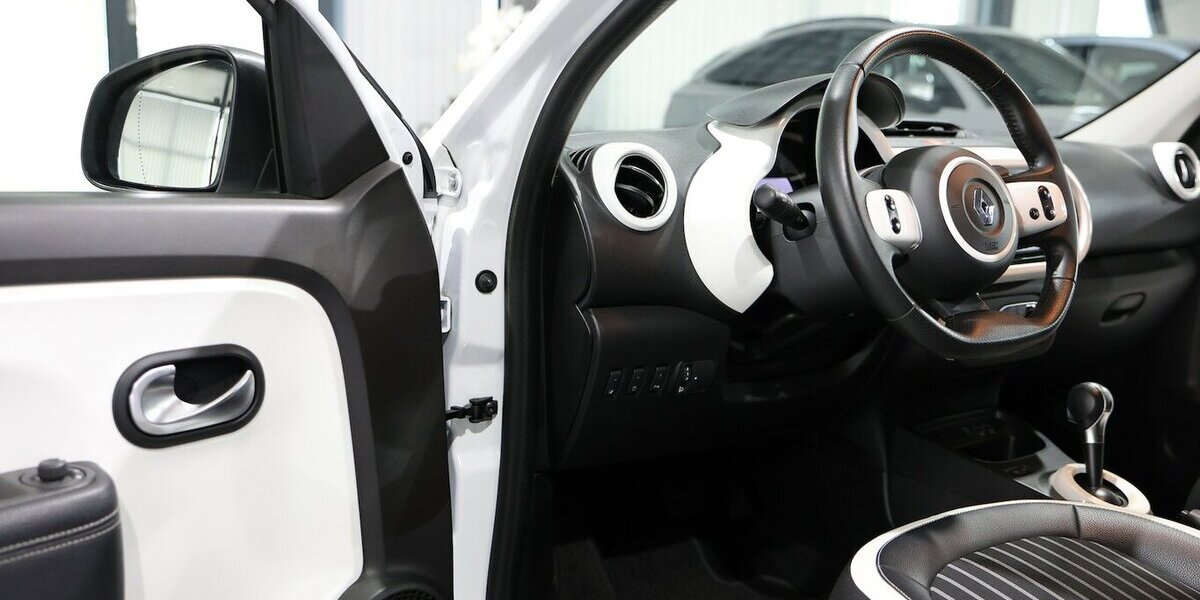 Renault Twingo INTENS ELECTRIC SPURHALTE, LEDER, KAMERA 14.000 km 13.300 &euro; Hamm 59077