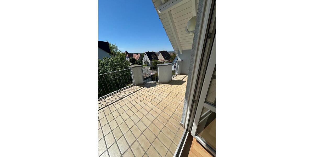 Ansprechende und gepflegte 3-Raum-DG-Wohnung mit Terrasse und Ein 3 zimmer
