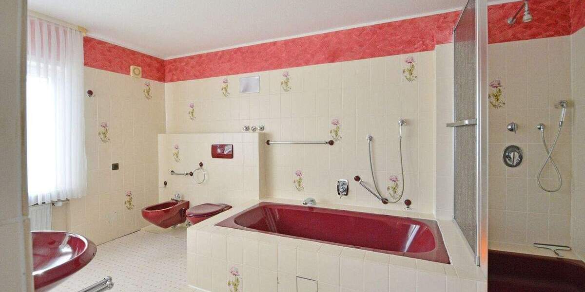 Mehrfamilienhaus, Wohnhaus Hofgeismar / Hombressen Hombressen - 9 Zimmer, 245 m&sup2;, 330.000&euro; | Angebot:25735154