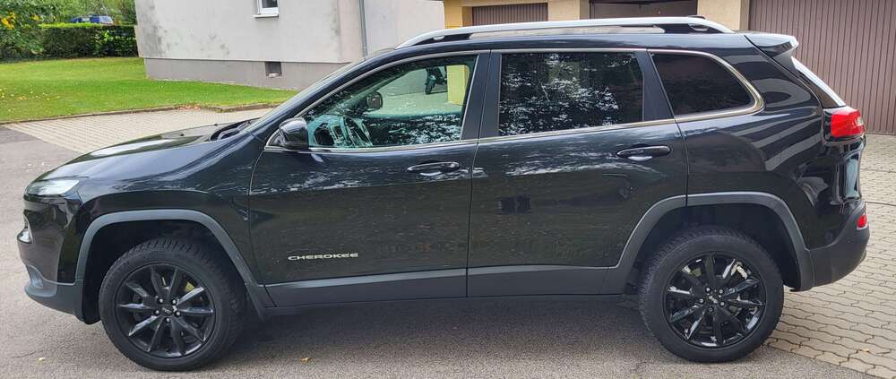 Jeep Cherokee 118.000 km 21.470 € Hofheim 97461