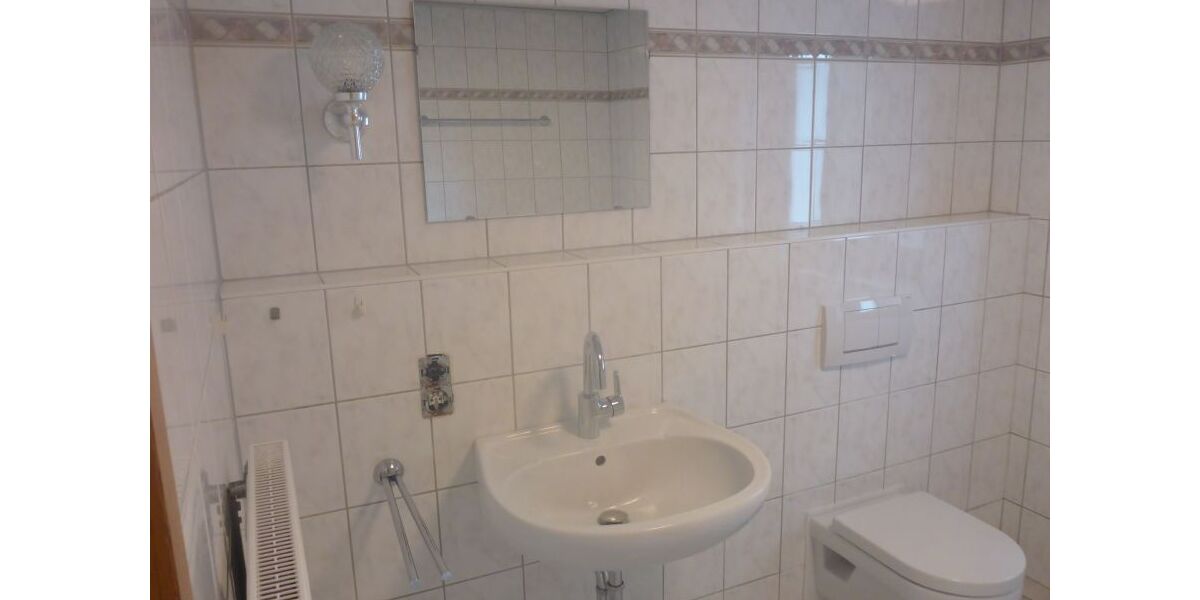 Wohntraum im Grünen: Attraktive, helle 2-Zimmer-EG-Wohnung mit Terrasse, modernisiert & renoviert auf parkähnlichem Areal, Raubach - 2- Raubach | Angebot:24576305