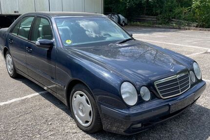 Mercedes-Benz E 270 182.000 km 7.950 &euro; Carlsberg 67316