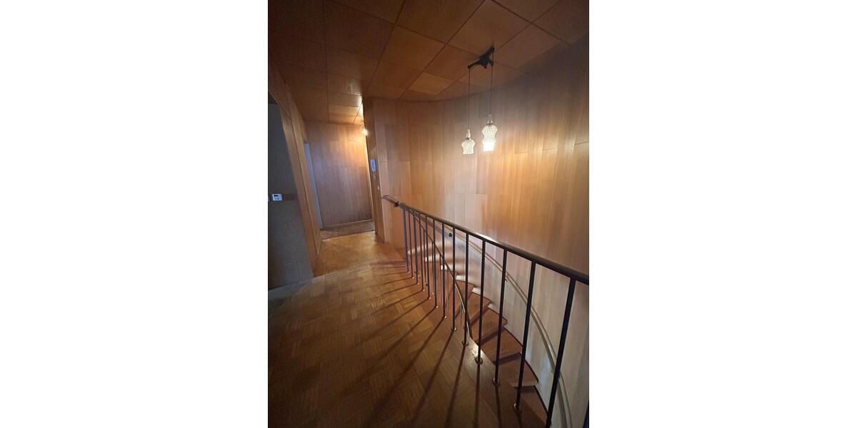 Einfamilienhaus Kastellaun - 7 Zimmer, 215 m&sup2;, 325.000&euro; | Angebot:27023901