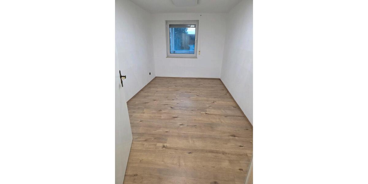 Etagenwohnung Wallerfangen - 4.5 Zimmer, 182 m&sup2;, 1.035&euro; | Angebot:25279550