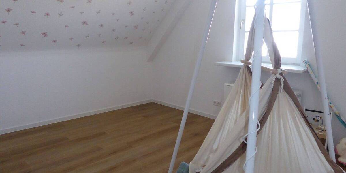 Etagenwohnung Gernsbach - 5 Zimmer, 145 m&sup2;, 1.375&euro; | Angebot:26816178