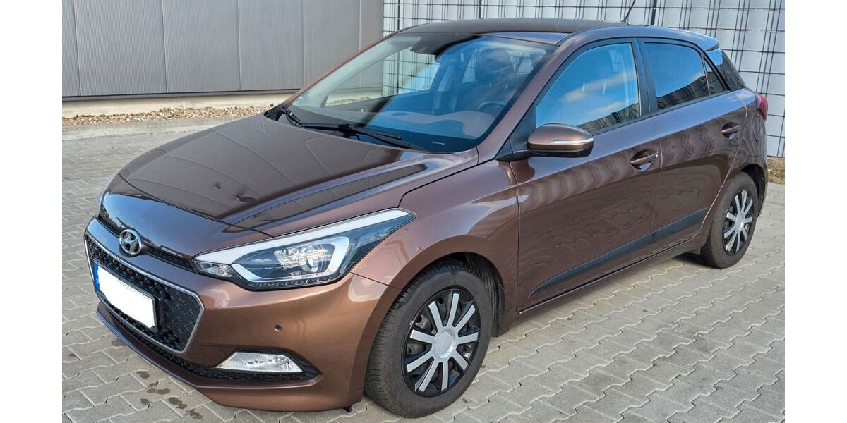 Hyundai i20 82.229 km 7.999 &euro; Hamburg 20457
