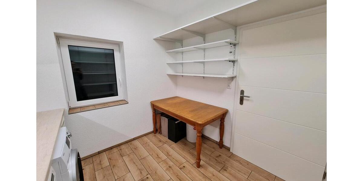 GewerbeflächeBüroPraxis mit 96m² extra Lagerfläche zimmer
