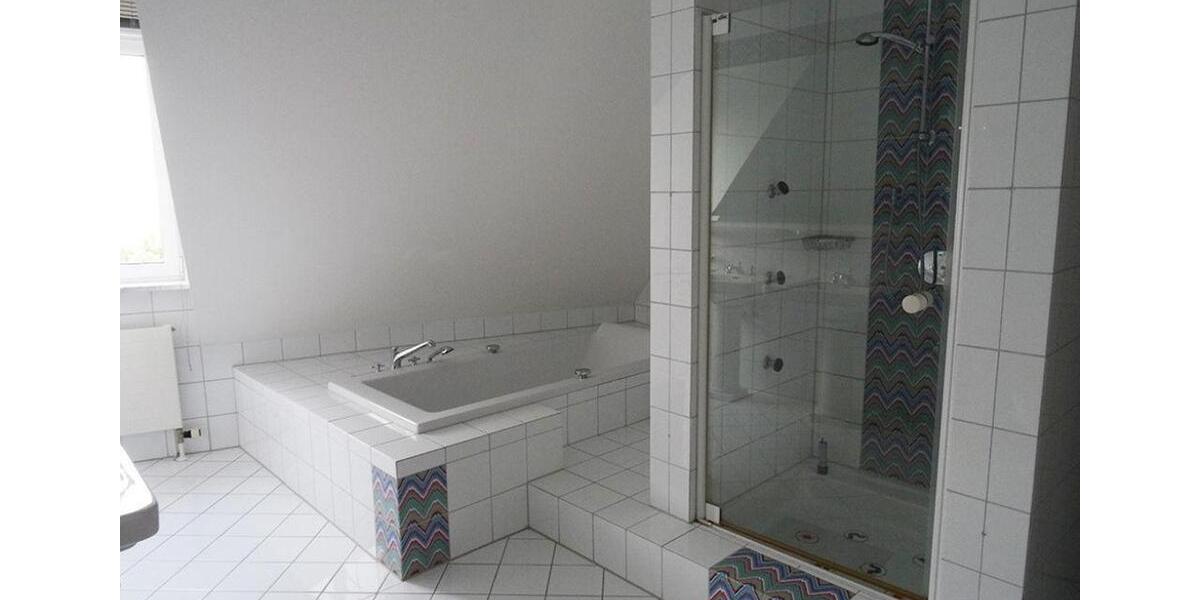 Maisonettenwohnung Neuhaus am Rennweg - 6.5 Zimmer, 270 m&sup2;, 1.198&euro; | Angebot:26201163