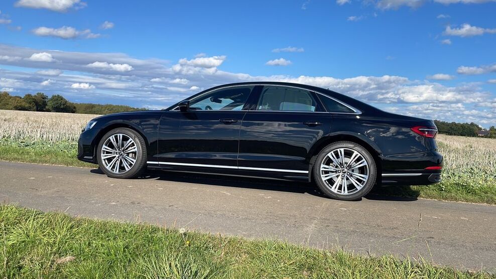 Audi A8 2.500 km 73.800 € Minden 32423