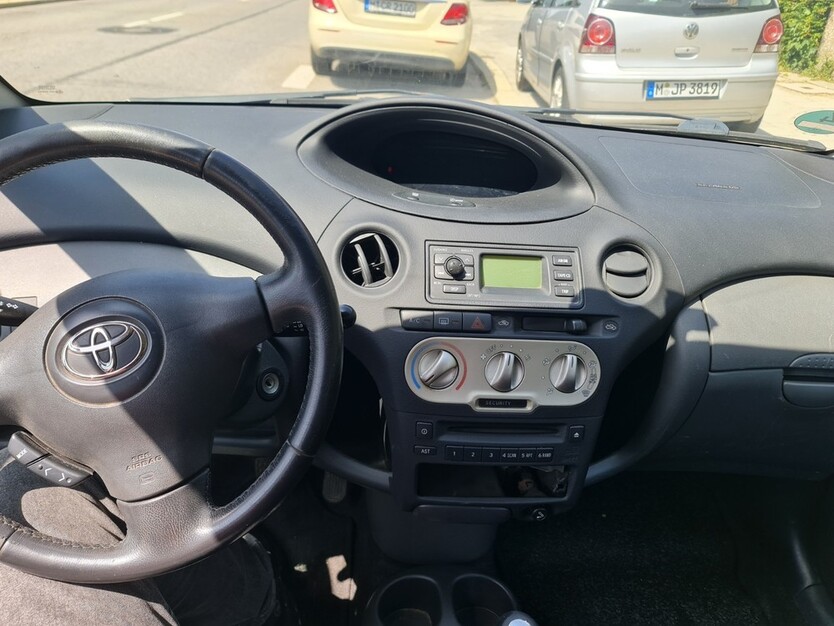 Toyota Yaris 297.999 km 1.550 € München 80313