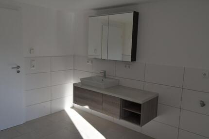 Wohnung Leutershausen - 7 Zimmer, 230 m&sup2;, 1.500&euro; | Angebot:24781171