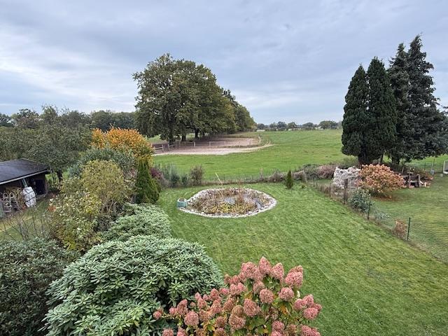 ! Neu renoviert ! DHH mit großem Grundstück und Blick über Pferdekoppeln *Doppelcarport*Teikeller 3 zimmer