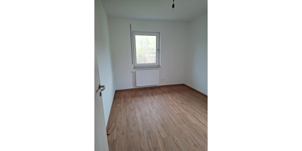 Etagenwohnung Thalmässing - 9 Zimmer, 100 m&sup2;, 850&euro; | Angebot:26413600
