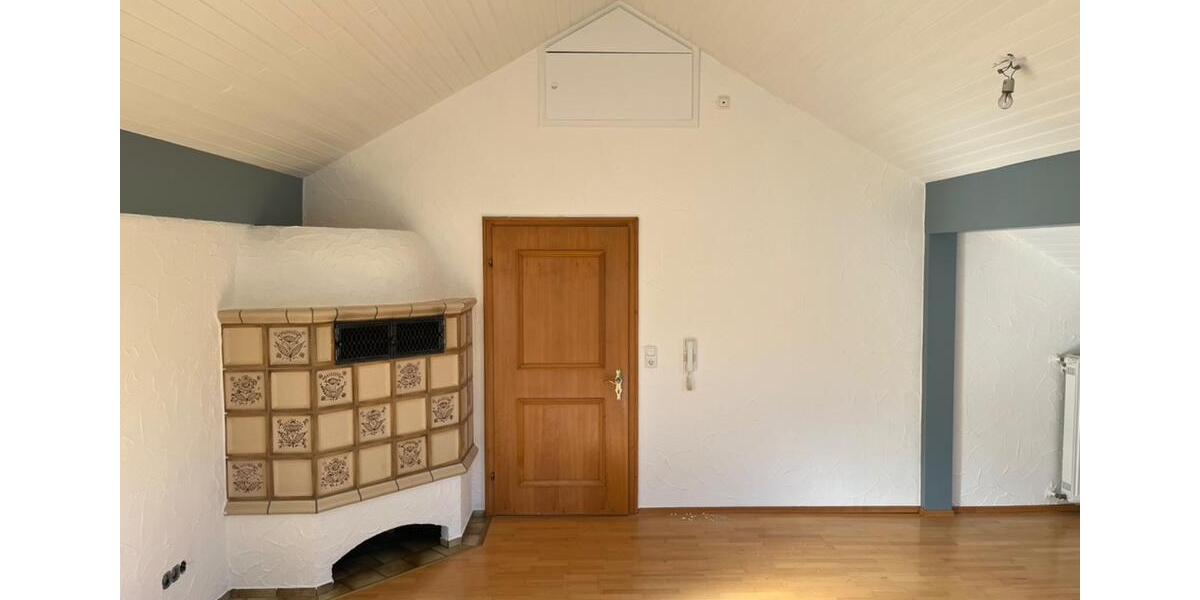 Dachgeschoßwohnung Böbrach - 3 Zimmer, 96 m&sup2;, 440&euro; | Angebot:25103212