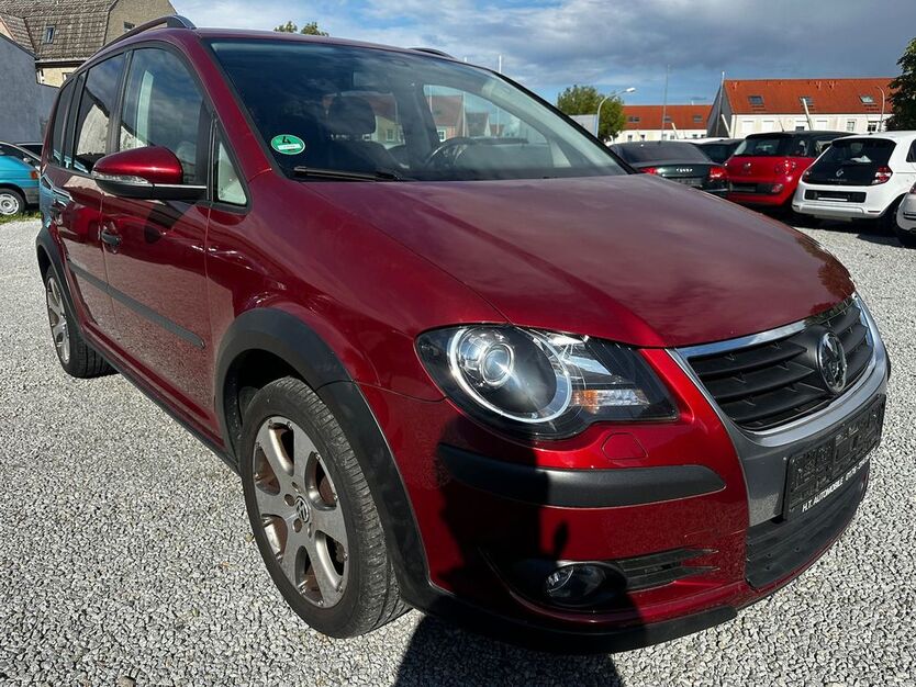 VW Touran 143.234 km 6.999 € Schönefeld/ OT Großziethen 12529