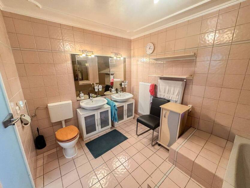 Familienfreundliches Reihenmittelhaus mit Tiefgarage und Garten in ruhiger Lage von Scherpenseel