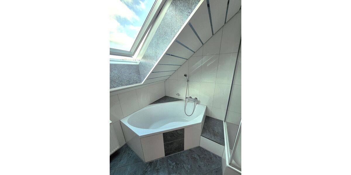 Provisionsfrei* Sofort beziehbar PENTHOUSEFEELING 5-Zi. WHG auf 145 m² übers DG inkl. 2 KFZ-Stellpl. - Dachgeschoßwohnung Lorch | Angebot:26052114