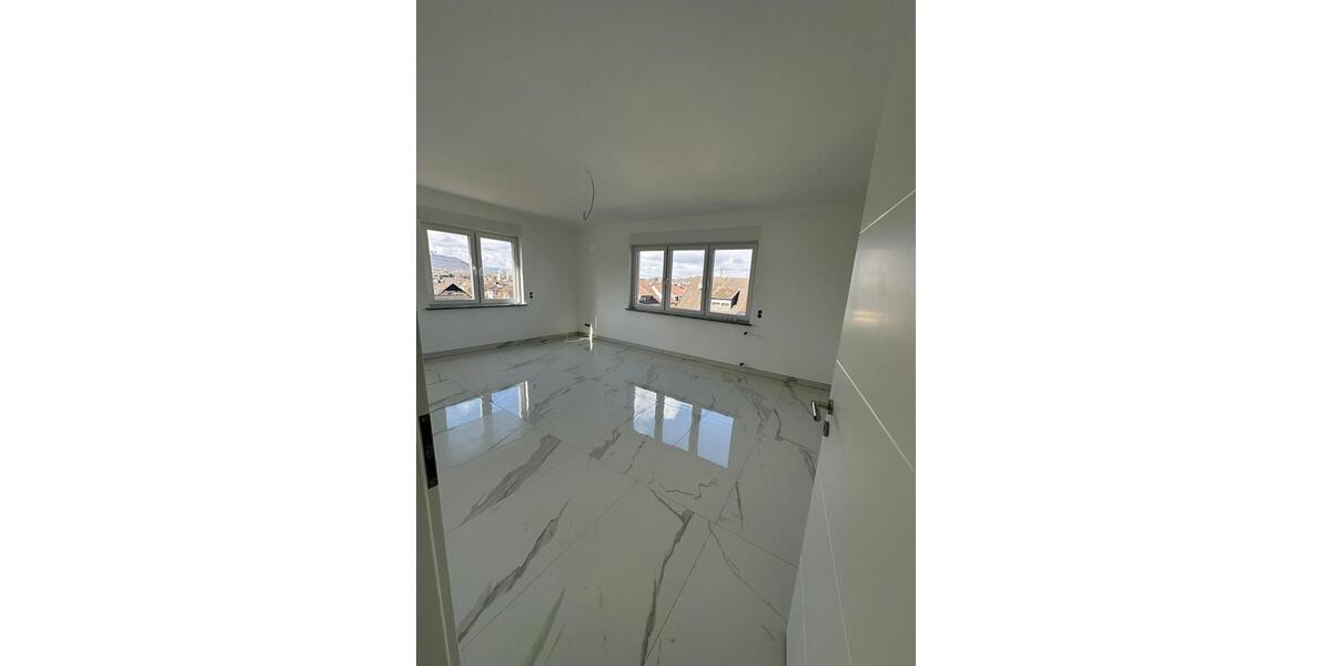 Obergeschosswohnung in Schwalbach zu Vermieten 5 zimmer