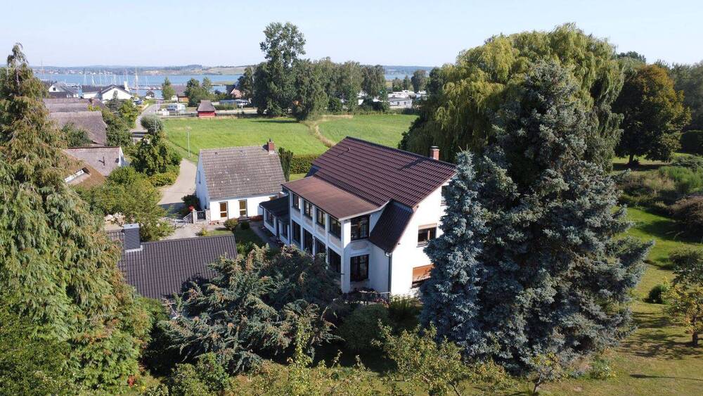 Großzügiges Anwesen zum Wohnen und Vermieten und zusätzlichen Baugrundstücken in Gager auf Rügen zimmer