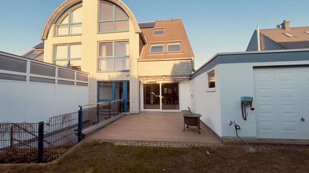 Haus zum Kaufen in Langenfeld (Rheinland) 699.000 € 249 m²