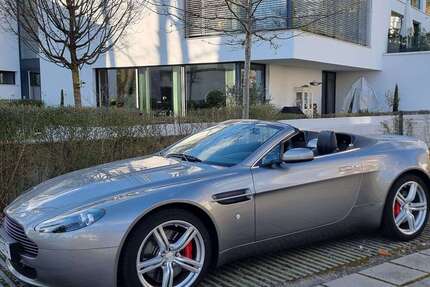 Aston Martin V8