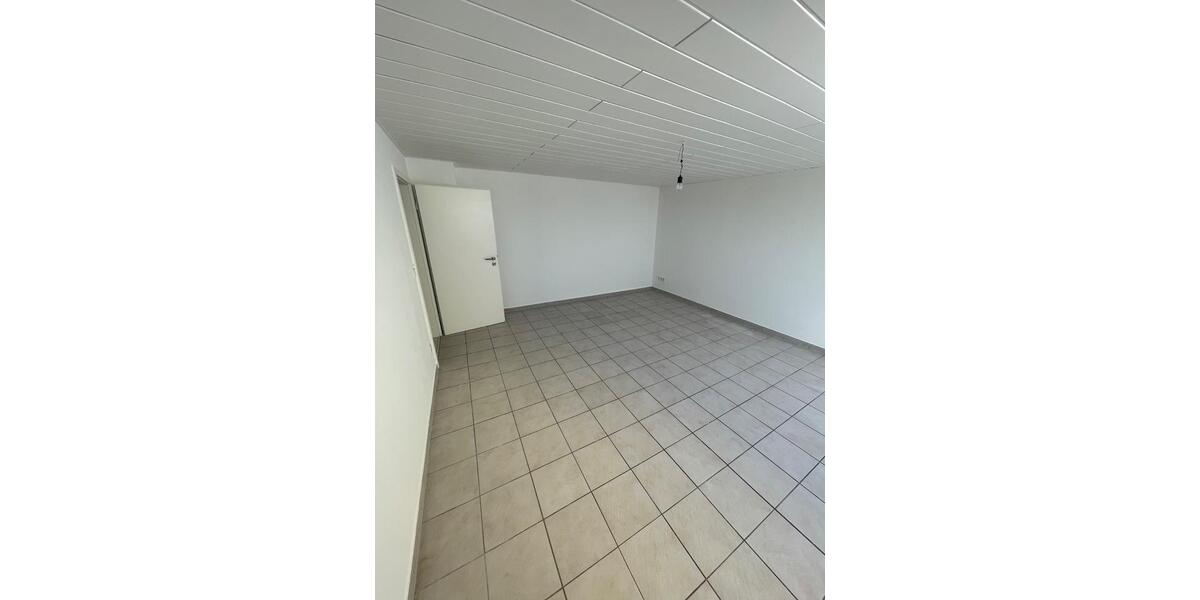 *Provisionsfrei* 3-Zimmer Wohnung in kleiner Wohneinheit + Garage 3 zimmer