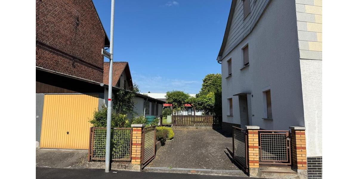 Doppelhaushälfte Sontra - 8 Zimmer, 173 m&sup2;, 110.000&euro; | Angebot:26357357