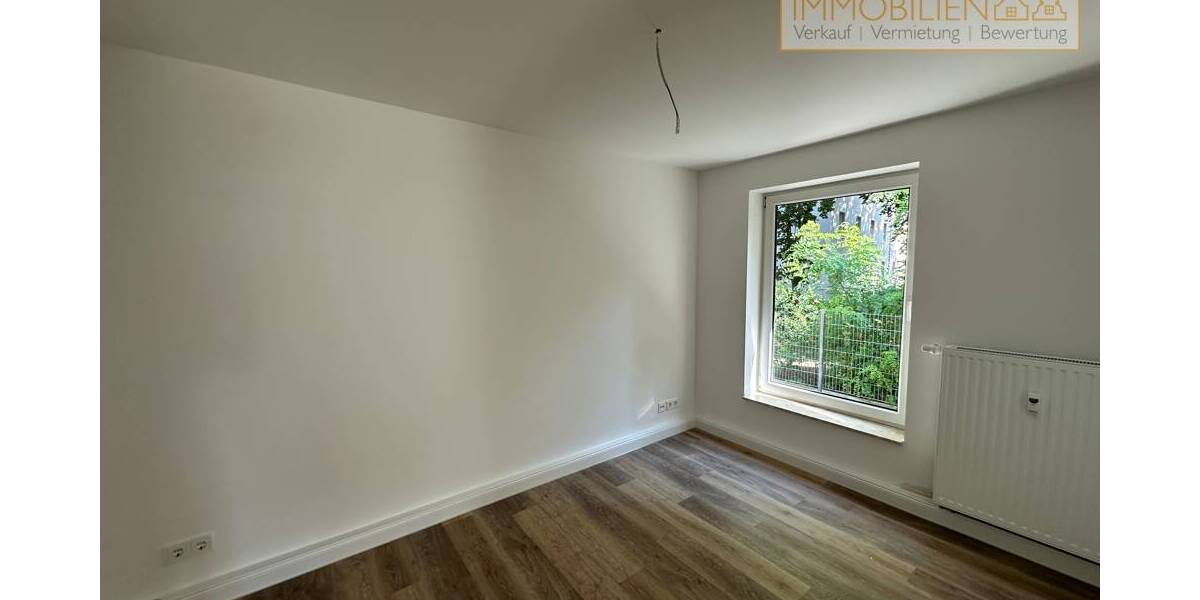 4 Zimmer Wohnung, Küche, Bad, Balkon und Terrasse, 2 PKW Stellplätze 4 zimmer