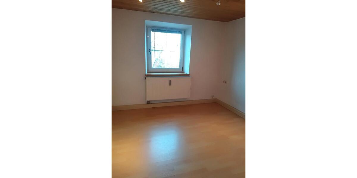 Hochparterre Garching an der Alz - 4 Zimmer, 100 m&sup2;, 750&euro; | Angebot:26693018