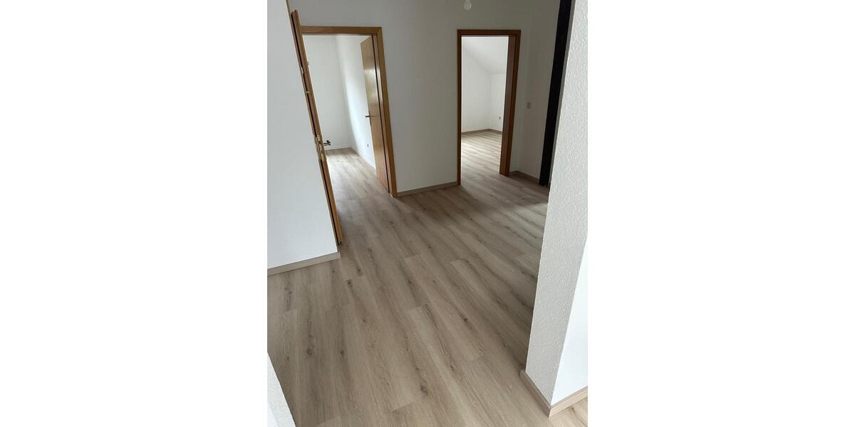 Neuwertige 3 Zi Wohnung, Küche, Bad, Loggia in Würdinghausen 3 zimmer