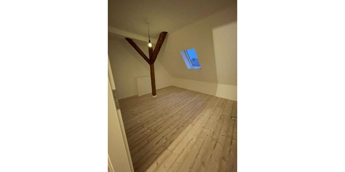 Dachgeschoßwohnung Bad Königshofen im Grabfeld - 4 Zimmer, 80 m&sup2;, 650&euro; | Angebot:24627924