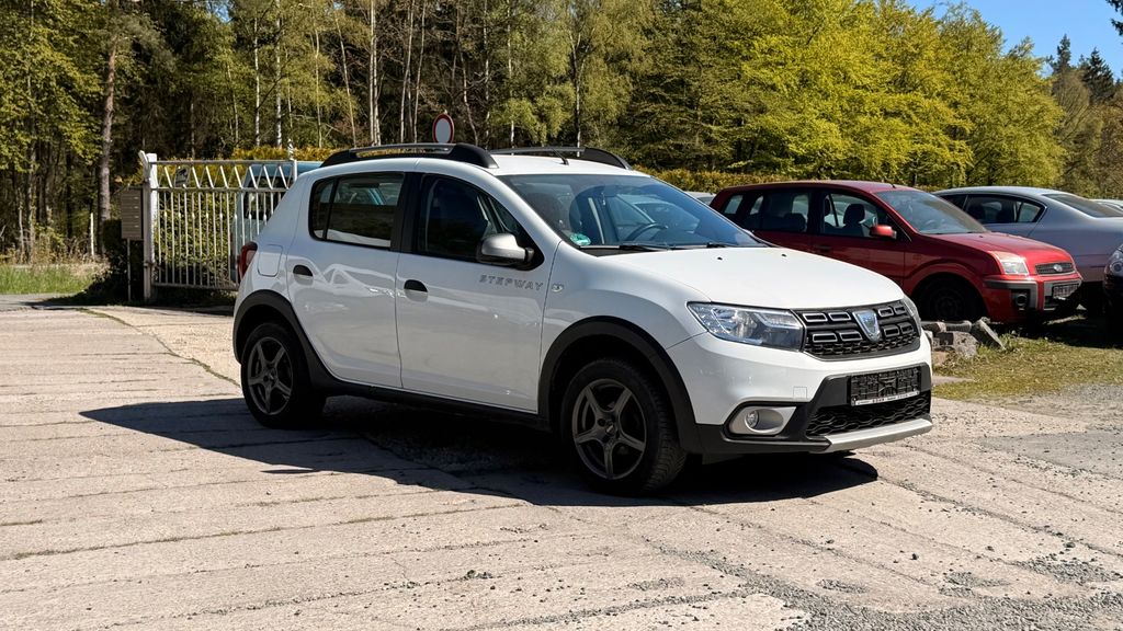 Dacia Sandero 63.830 km 8.999 &euro; St. Gangloff 07629