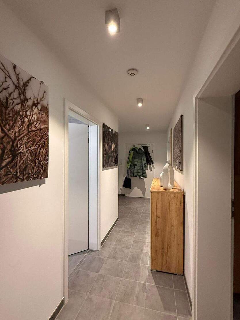 helle 3-Zi- Wohnung 1.OG mit großzügigem Balkon und Stellplatz 3 zimmer