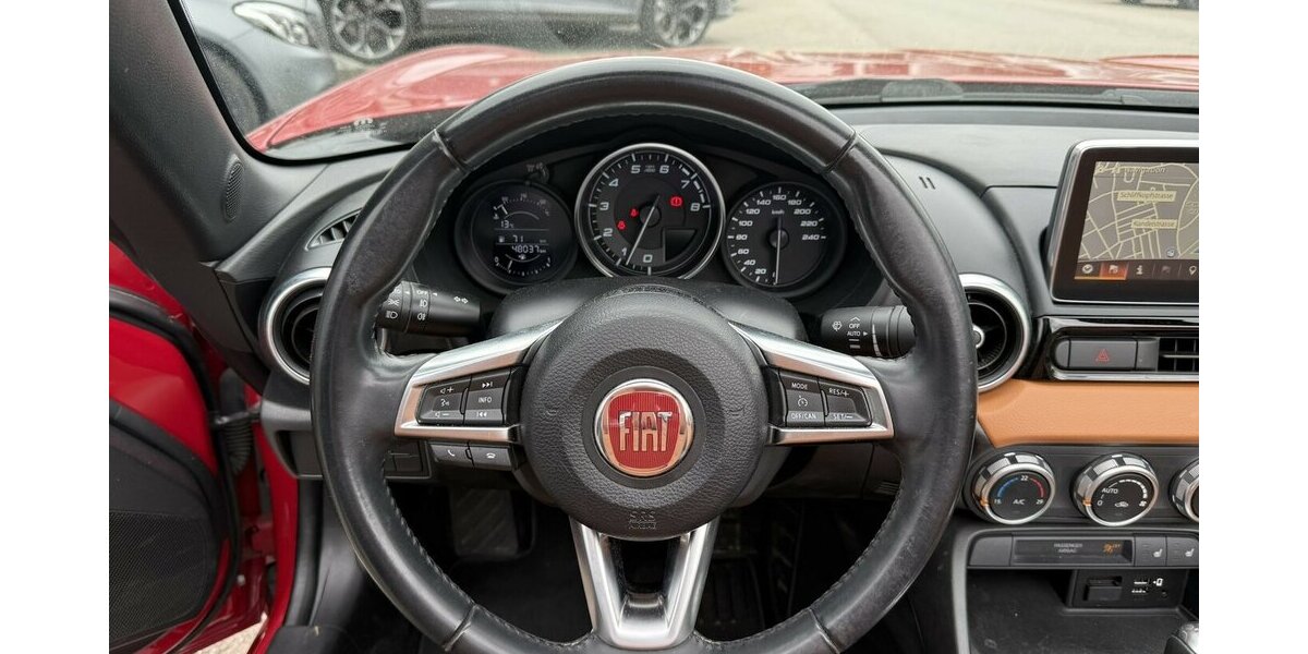 Fiat 124 Spider 1.4 LUSSO/BOSE/SITZHEIZUNG/PARKSENSOR 48.037 km 18.900 &euro; Villingen-Schwenningen 78054