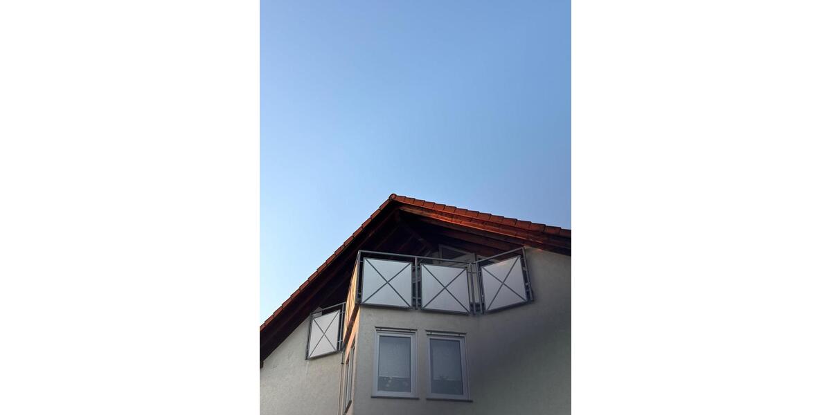 Provisonsfreie, helle 3,5 Zi. DG Wohnung, m.GarageStellplatz 3.5 zimmer