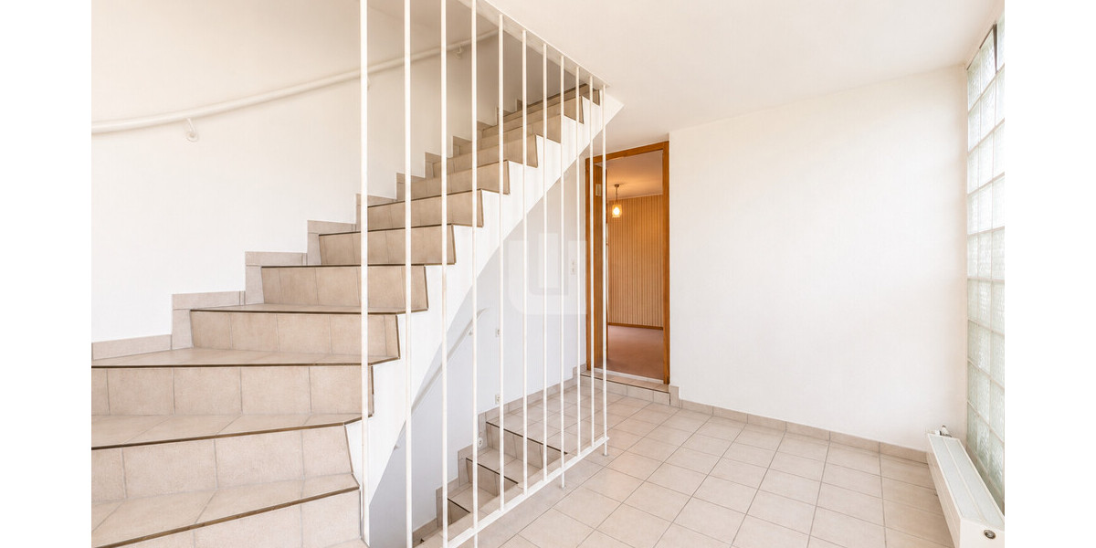 WINDISCH - Traumgrundstück mit Doppelhaushälfte zur Sanierung oder Neubebauung in ruhiger Lage - Einfamilienhaus Gröbenzell | Angebot:27009043