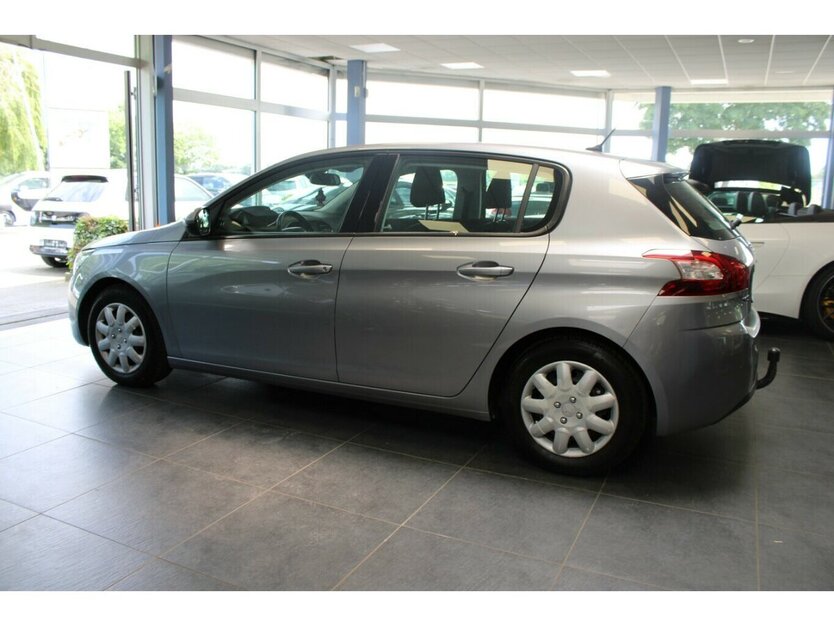 Peugeot 308 1.2 PureTech 110 Active - AHK - 71.312 km 9.980 € Euskirchen 53881