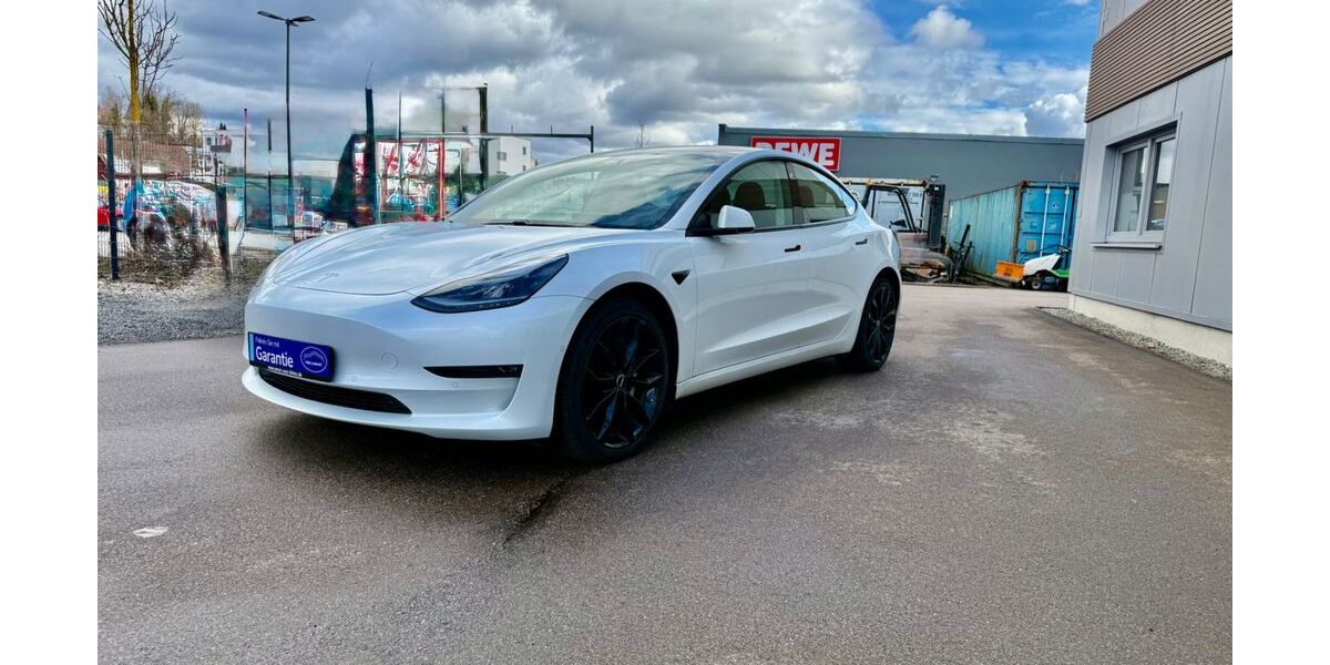 Tesla Model 3 127.000 km 26.900 &euro; Wörth an der Donau 93086
