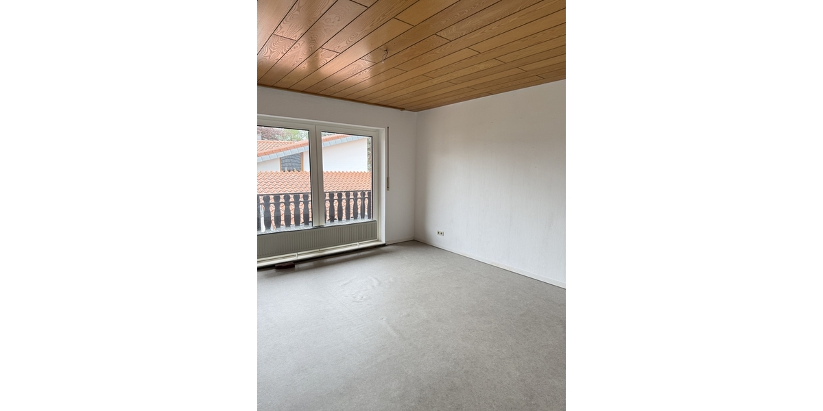 Oberwohnung mit Balkon am Obenende in zentraler Lage - Dachgeschoßwohnung Papenburg | Angebot:26095806