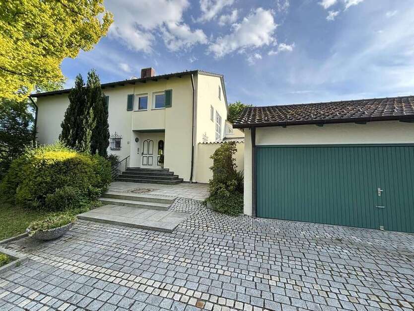 Haus zum Kaufen in Neuburg am Inn 855.000 € 447.45 m²