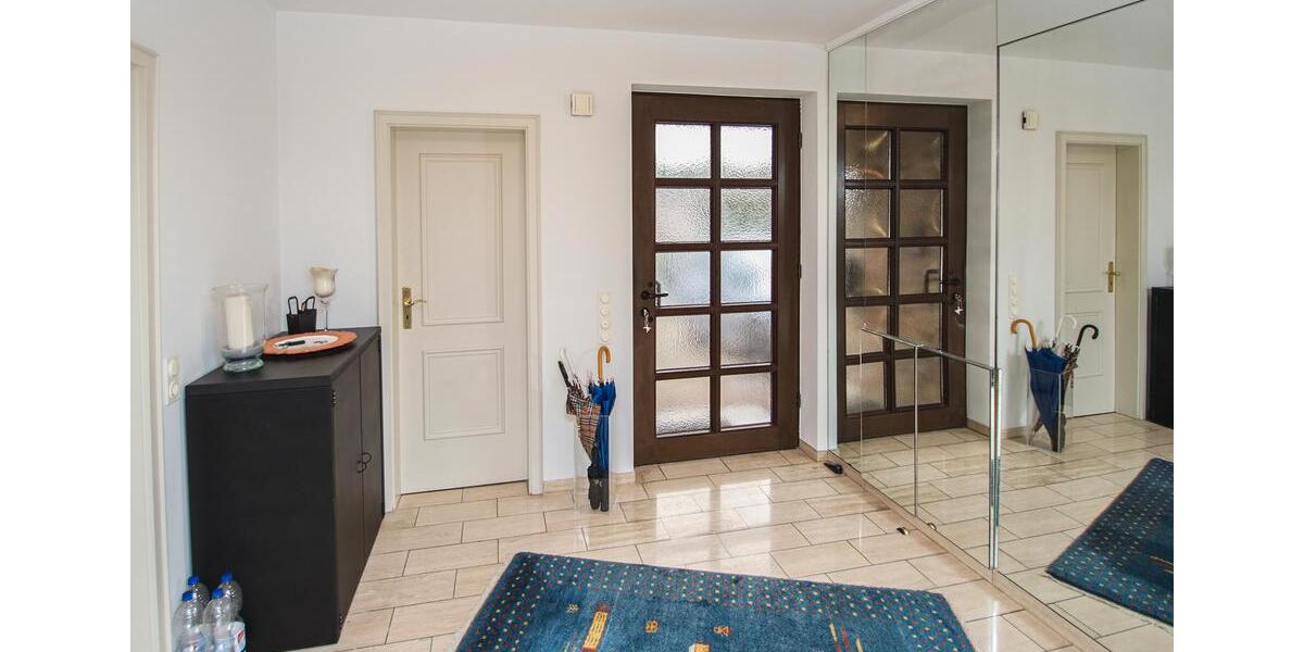 Bungalow Erkrath - 4 Zimmer, 165 m&sup2;, 2.200&euro; | Angebot:25053119