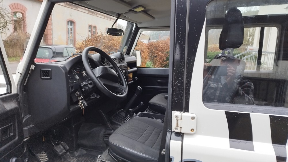 Land Rover Defender 89.000 km 34.999 &euro; Grünsfeld 97947