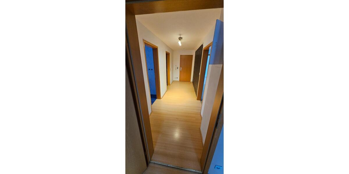 Großzügige 3-Zimmer-Dachgeschosswohnung mit Balkon & Stellplatz 3 zimmer